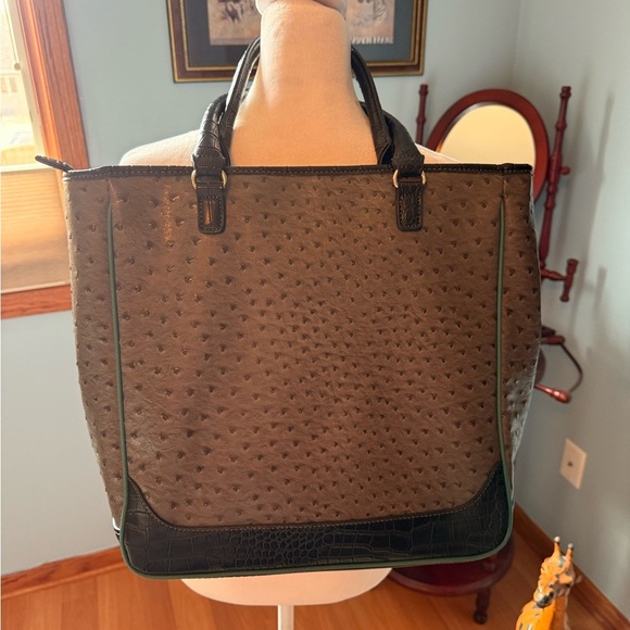 US Polo Assn Gray And Black Reptile Pattern Vinyl Shoulder Tote With Crest - Picture 13 of 15